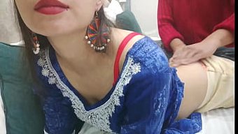 Üvey Annesinin Seksi Üvey Oğlu Onun Dinlenme Pozisyonundan Faydalanıp Uygunsuz Şekilde Elletti