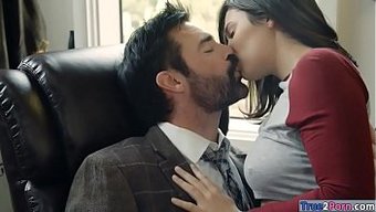 Muhteşem Genç Violet Starr, Öğretmeniyle Ateşli Bir Seansın Tadını Çıkarıyor.