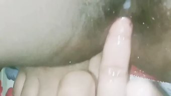 Biseksüel Bangladeşli Videosunda Zıplayan Sakso Ve Göğüsler