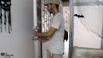 Azgın Karı Ve Koca, Iç Çamaşırlarıyla Sıcak Banyo Seksine Giriyorlar
