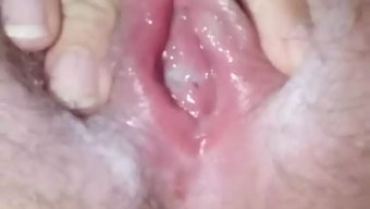Seksi Cezayirli Genç Louna, Büyük Klitorisiyle Kendini Tatmin Ediyor