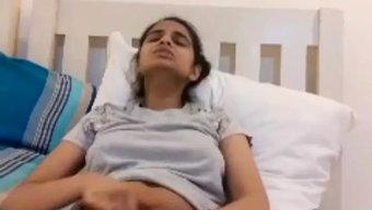 Sri Lankalı Kız Vibratör Ve Dildo Ile Mastürbasyon Yapıyor