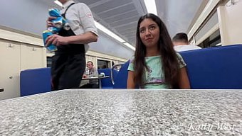 Arkadan Ve Cowgirl Pozisyonlarından: Trende Halka Açık Bir Pikap, Vahşi Bir Yolculuğa Çıkıyor