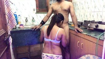 Bhabhi Ji'Nin Kardeşi Onu Sert Ve Derin Bir Şekilde Beceriyor