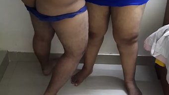 Asyalı Öğrenci Ve Öğretmeni Ile Yurt Odası Buluşması
