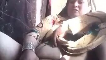 Pakistanlı Üvey Anne, Solo Bir Videoda Mastürbasyon Yapıyor