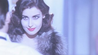 Retro Tinto Brass Filmi, Her Şeyi Yapan Kadınları Sergiliyor