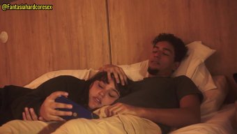 Üvey Kız Kardeşimle Porno Izlemek, Derin Boğaz Deneyimine Yol Açıyor.