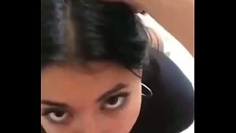 Üvey Annenin Koca Göt Sahnesini Ve Sonuçlarını Sevdiği Bir Video.