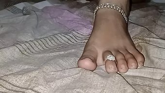 Hint Bhabhi'Nin Sert Seks Ve Ağızda Boşalma Resimleri, Bur Chodi Galerisi'Nde