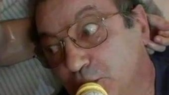 Büyükbaba Ve Torunu Sıcak Ve Ağır Ev Yapımı Bir Videoda