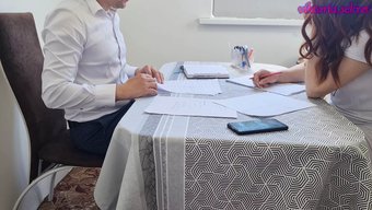 Üniversite Öğrencisi Oral Sınava Giriyor Ve Spermleri Yutuyor