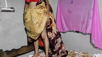 Sıcak Sarees Giyen Hintli Teyzeler Sert Seks Yapıyorlar