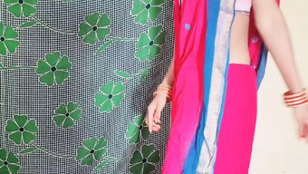 Pembe Saree Giyen Bhabhi, Yatak Odasında Sikişiyor