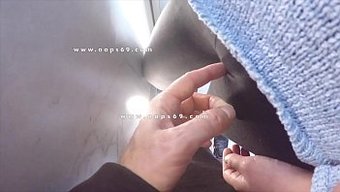 Japon Kadın Kalabalık Bir Trende Elle Taciz Edilir Ve Parmaklanır