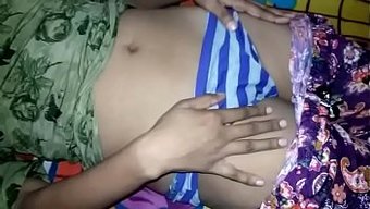 Sunny Leone'Un Yeşil Isli Kızıyla Amatör Porno Videosu
