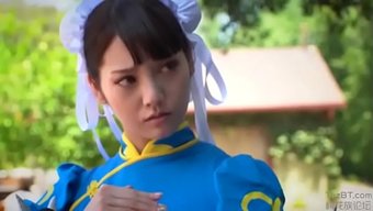 Cosplay Yapan Güzellerle Irklararası Grup Seks