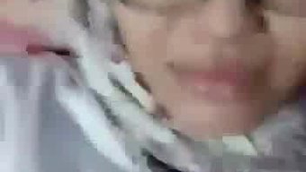 Awek'In Ev Yapımı Videosu, Alışveriş Merkezinde Tudung'Da Awek Içeriyor