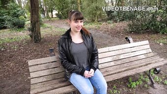 Oyuncakla Genç Amatör: Ilk Anal Deneyimi