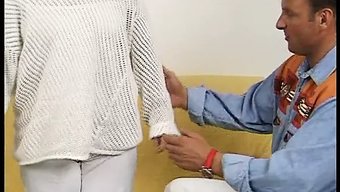 Alman Dildo Ile Genç Kız Baştan Çıkarılıyor Ve Eğitiliyor