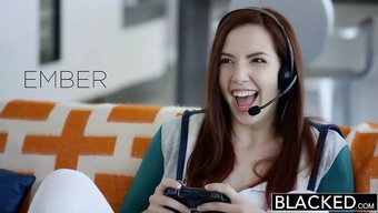 Ember Stone Ile Irklararası Sakso Ve Creampie, Siyah Giyinmiş Halde