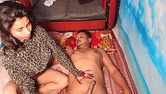 Shapan Ve Shathi'Nin Tutkulu Ilk Karşılaşması: Bir Bengali Porno Mutlaka Izlenmesi Gereken