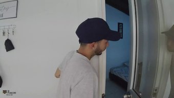 Üvey Kız Kardeşimin Seksi Iç Çamaşırlarına Mastürbasyon Yaparken Izleyin - Ispanyolca Porno