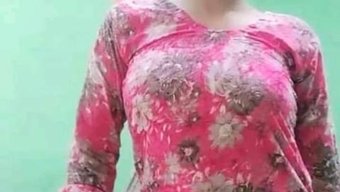 18 Yaşındaki Hintli Kızın Kamera Önünde Ilk Kez Seks Yaptığı Yakın Çekim. Bu Videoyu Izlemek Için Sabırsızlanacaksınız!