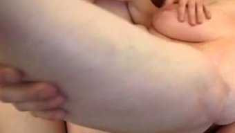 Genç Adam Üvey Annesinin Sevgisini Sert Bir Videoda Alıyor