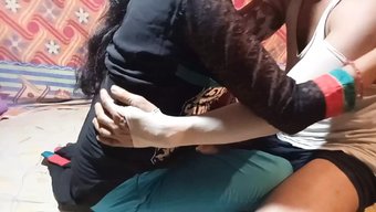 Amatör Hint Bhabhi, Sert Bir Videoda Derinlere Alıyor Ve Kirli Konuşuyor