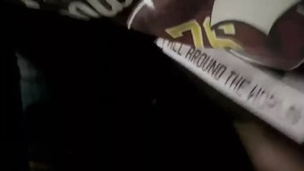 Büyük Yaraklı Mısırlı, Suudi Bir Fahişe Tarafından Sıvazlanan Bir Bodurda Penisini Emdiriyor