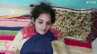 Hintli Olgun Reshma, Amatör Üvey Erkek Kardeşine Büyük Yarakla Sikiş Dersi Veriyor