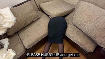 Güzel Milf, Üvey Oğlu Ile Kanepede Harika Seks Yapıyor