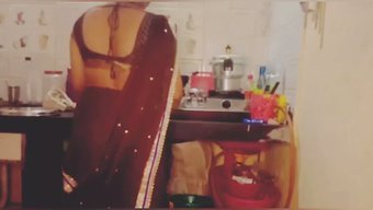 Hint Bhabhi Ve Mallu Teyze Sharee Amatör Videoda Yaramaz Oluyor