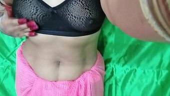 Olgun Milf Komşusu Tarafından Amını Siktiriyor