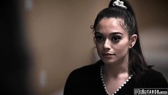 Genç Kız Öğretmeninin Üvey Oğlundan Anal Aldı