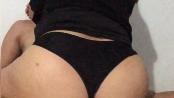 Singapurlu Karısı Sevgilisiyle Tutkulu Bir Gece Geçiriyor