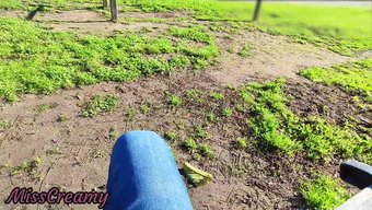 Üvey Kız Ve Gizli Kamera Ile Halka Açık Park Aksiyonu.