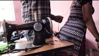 Ateşli Bikinili Olgun Hint Karısı, Kocasının Arkadaşını Baştan Çıkarıyor