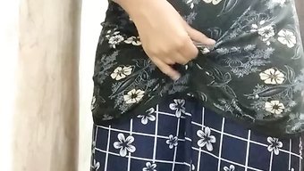 Olgun Desi Teyze Yaramaz Oluyor Ve Anal Mastürbasyondan Zevk Alıyor
