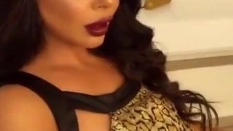 Mısırlı Yıldız Rola Yammout'Un Sıcak Performansı