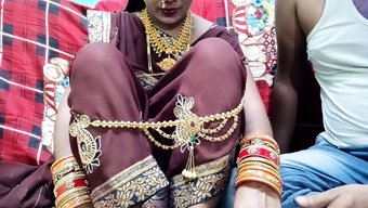 Olgun Bhabhi, Xnxx Videosunda Genç Sevgilisinden Zevk Alıyor